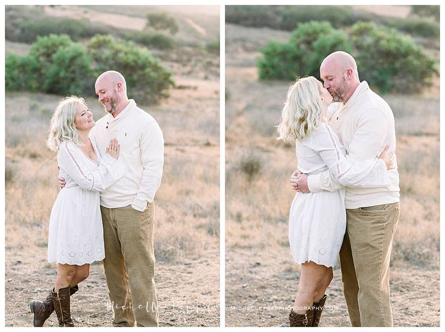 mom and dad in love hugging in field