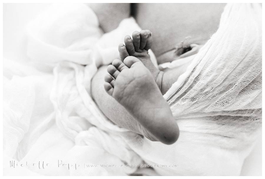black and white newborn baby toes