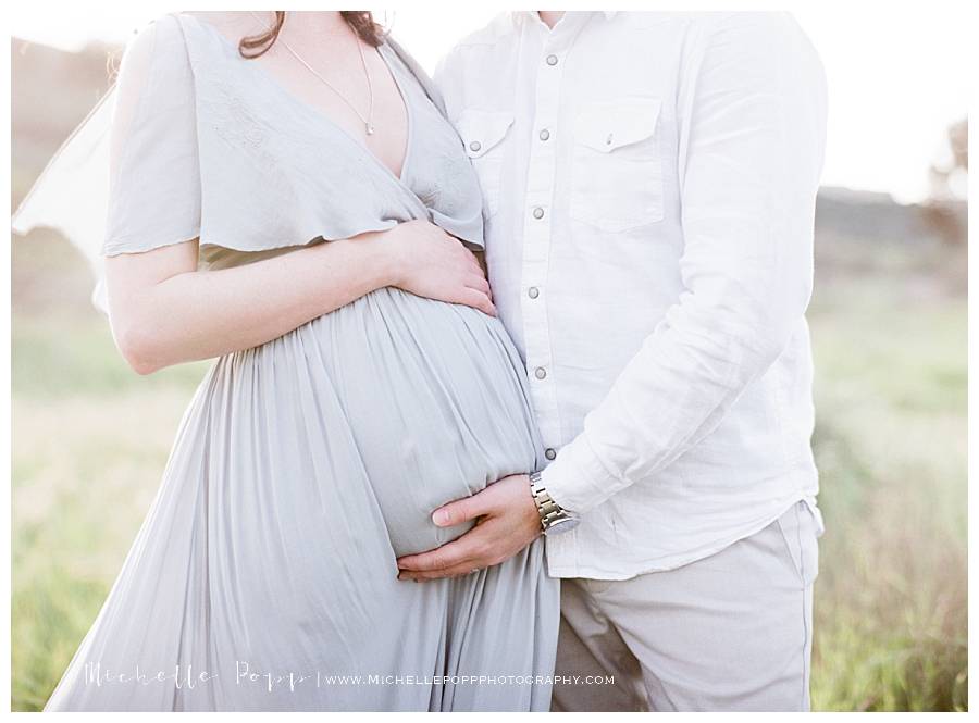 man holding pregnant wife's belly