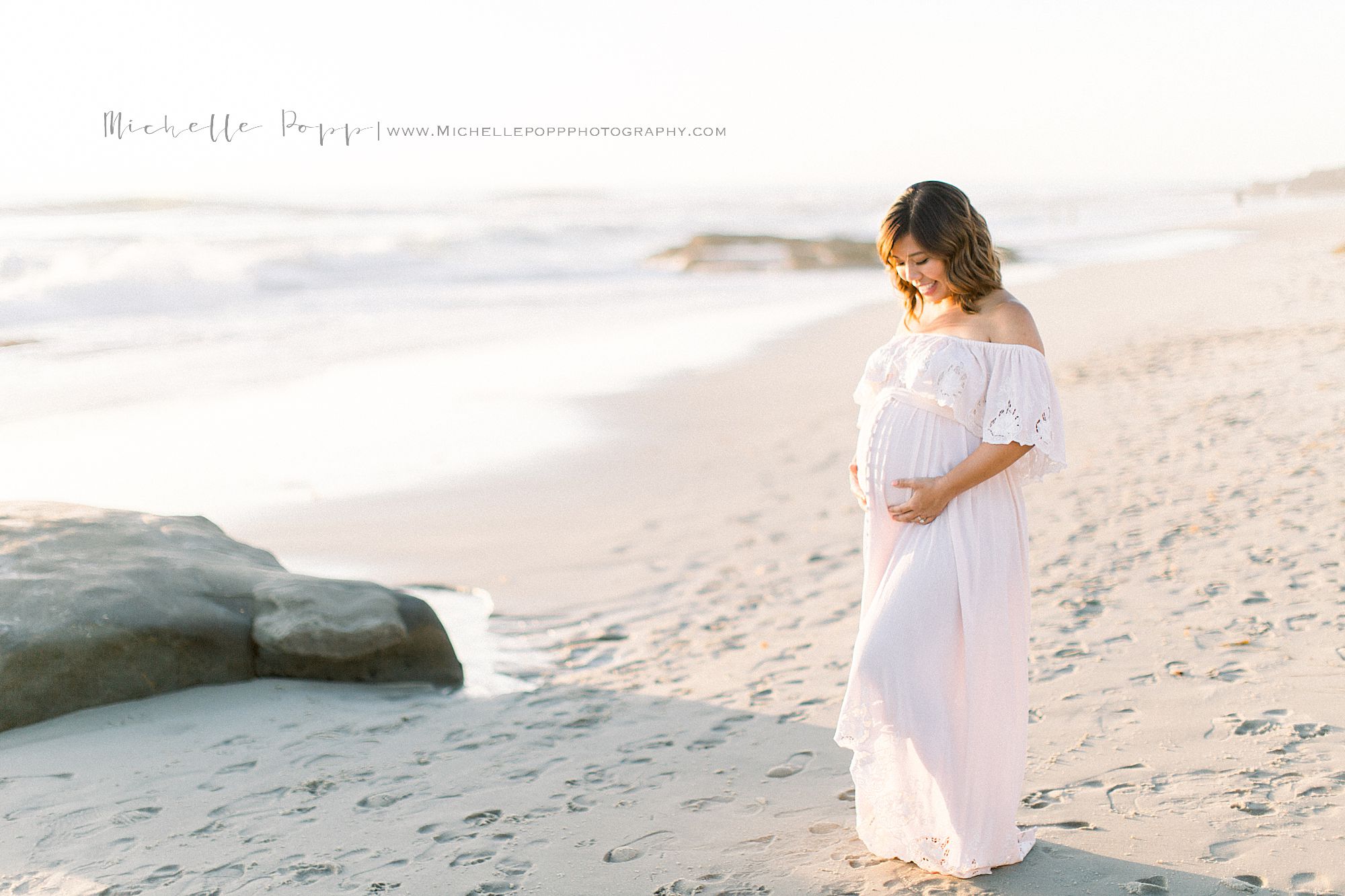 glowing mom to be on the beach