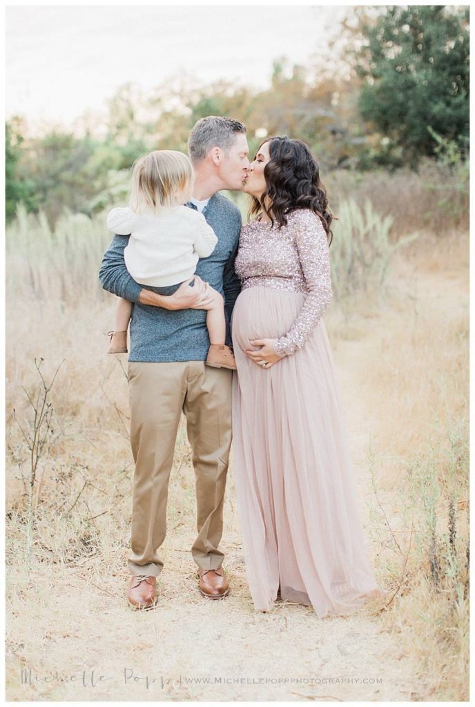 maternity session in a  field