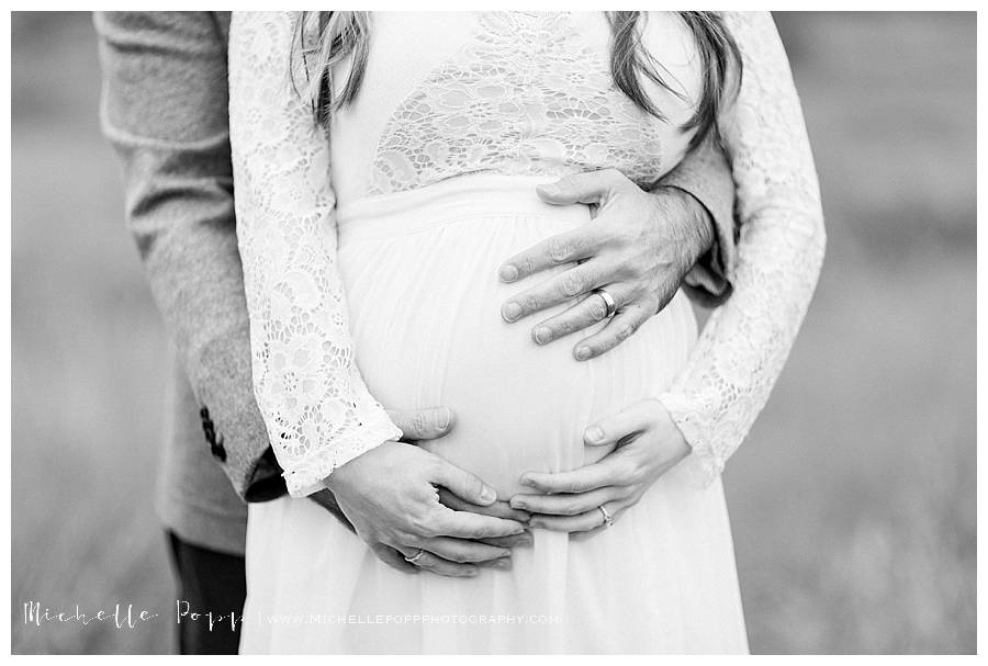 dad holding mom's belly