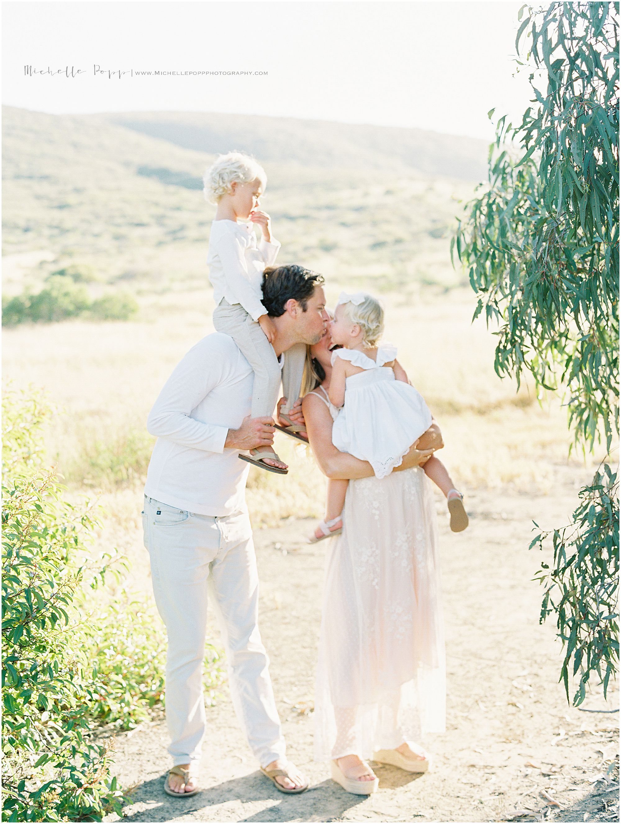 mom and dad kissing 